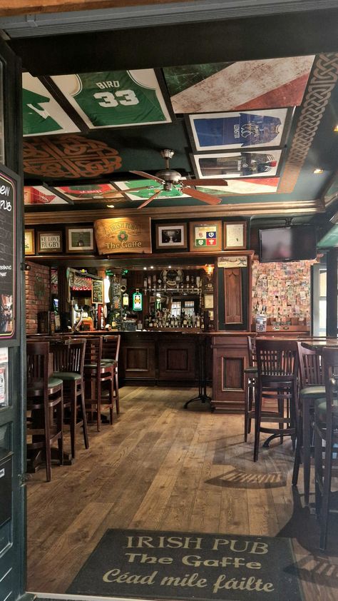 Old Irish Pub Aesthetic, Irish Pub Interior Basement Bars, Irish Pub Aesthetic, Home Pub Ideas, Irish Pub Interior, Irish Pub Decor, Sports Bar Decor, Vintage Coffee Shops, Adventure Room