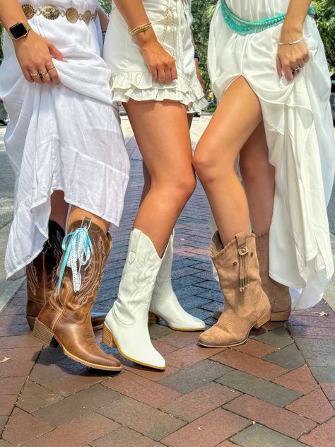 Coasyal cowgirl bid day aesthetic. #coastal #coastalcowgirl #cowgirl #cowgirlstyle #boots #cowgirlboots Coastal Cowgirl Bid Day, Cupid Cowgirl, Cowgirl Bid Day, Head Over Boots, 25th Birthday Parties, Aesthetic Coastal, Alpha Gam, Day Aesthetic, Daisy Dukes