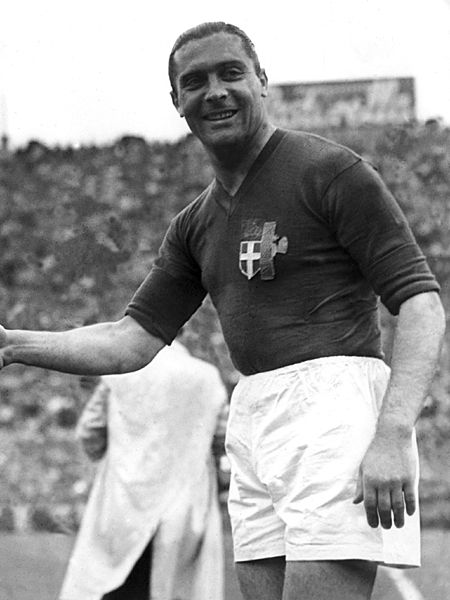 Giuseppe "Peppino" MEAZZA " il Balilla" ;  INTER 1927–1940, AC Milan 1940–42, Juventus 1942–43,	Varese 1944, Atlanta 1945–1946, INTER 1946–47 Bayer Munich, Franz Beckenbauer, Giuseppe Meazza, Legends Football, Football Photography, Best Football Players, Football Icon, Football Stickers, International Football