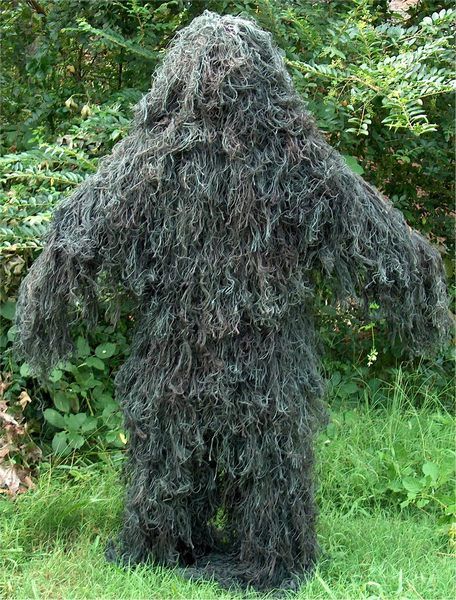 This should freak out the local residents of WL. Ghillie Suits, Camouflage Suit, Ghillie Suit, Hunting Diy, Bushcraft Camping, Woodland Camo, Home Defense, Survival Gear, Go Camping