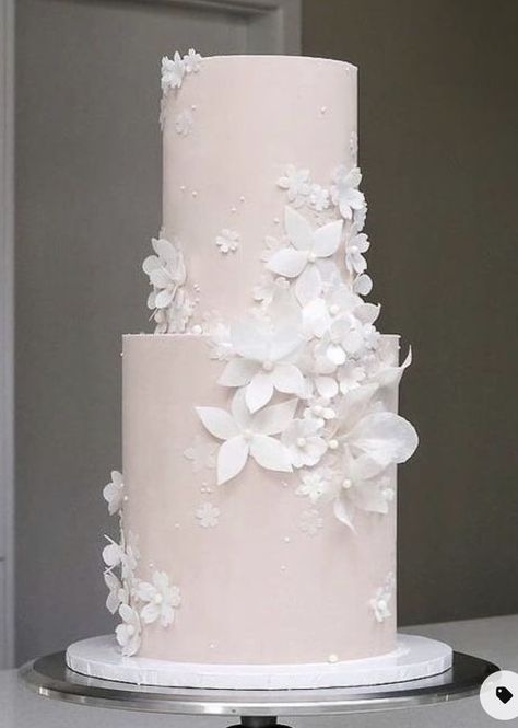 Waferpaper Cake Decoration, Wedding Cakes 2023, Wafer Paper Wedding Cake, Whimsical Wedding Cakes, Stunning Cakes, Wedding Cake Pearls, Cake Design Inspiration, Beauty And Grace, Beautiful Cake Designs