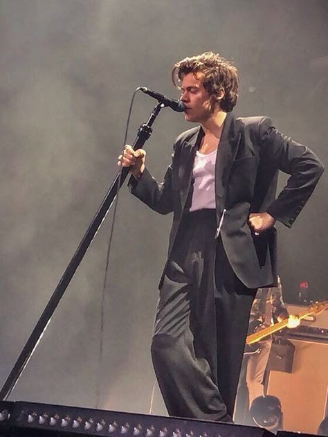 Harry Styles Outfit, Harry Styles Tour, Harry Styles Live On Tour, Harry Styles Aesthetic, Harry Styles Live, Live On Tour, Harry Styles Pictures, Harry Styles Photos, Mr Style