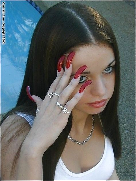 Red Nails 2000s, Y2k Nails Red, Red 90s Nails, Long Curved Nails, Latina Nail Designs, Red Nails Long, 90 Nails, 90s Nails, Long Red Nails