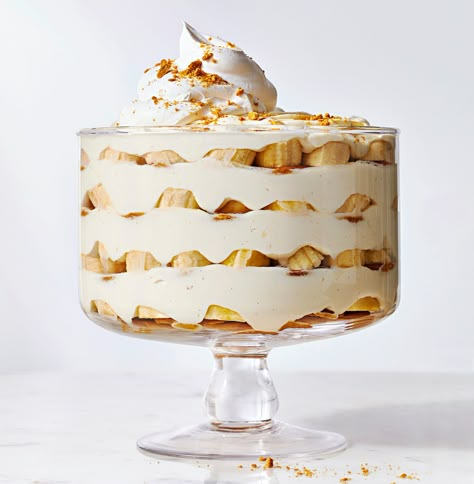 Banana Rum Trifle Banana Trifle, Christmas Trifle Recipes, Banana Rum, Condensed Milk Cookies, Christmas Trifle, Trifle Dish, Cake Mug, Trifle Bowl, Sweetened Whipped Cream