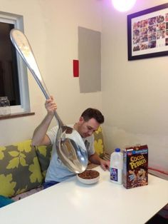 guy eating cereal with giant spoon cocoa pebbles meme cursed image reaction photo Giant Spoon, Image Meme, Funny Poses, 밈 유머, Draw The Squad, Memes Br, Random Memes, 웃긴 사진, Poses References