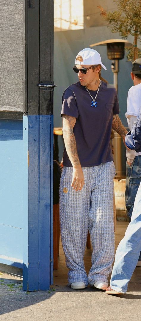 Justin Bieber Summer Outfits, Justin Bieber Aesthetic, 90s Men Fashion, Justin Bieber Outfits, Justin Bieber Style, Recipe Aesthetic, Boys Fits, Mens Outfit Inspiration, Mens Fashion Streetwear