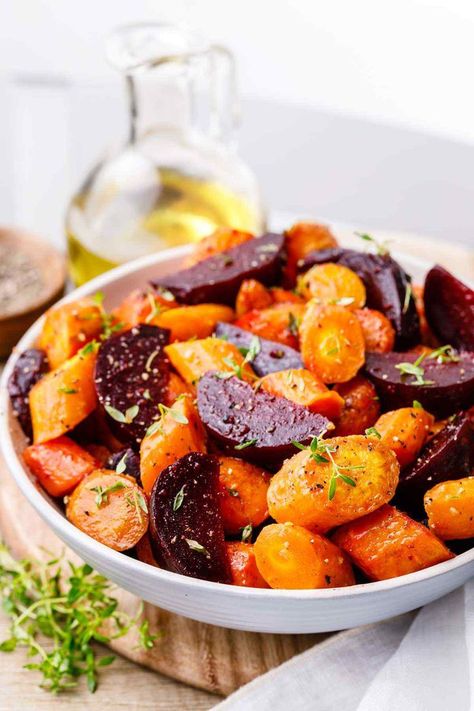 Sheet Pan Roasted Carrots and Beets (Easy Recipe) - Healthy Substitute Pan Roasted Carrots, Roasted Carrots And Beets, Carrots And Beets, Carrots In Oven, Roasted Beets And Carrots, Maple Roasted Carrots, Potatoes Healthy, Carrot Chips, Roasted Vegetables Oven