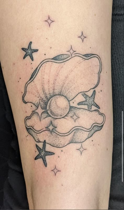 Delicate Shell Tattoo, Clam With Pearl Tattoo Traditional, Clamshell Tattoo, Shell With Pearl Tattoo, Clam With Pearl Tattoo, Joshua Tattoo, Tattoo Claims, Nemo Tattoo, Tattoed Heart