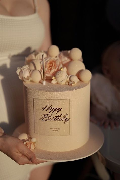 Cute 25th Birthday Cakes, 23 Birthday Cake For Her, Simple Elegant Cakes Birthday, Pretty Birthday Cakes Chocolate, 21st Birthday Cake Aesthetic, 25th Birthday Nails, 25th Birthday Ideas, 25th Birthday Cake, 26 Birthday Cake