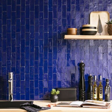 Zellige véritable Carrelage Artisanal - 5x15 cm - Bleu Nuit (vendu par boîte de 0,5m²) Blue Tiles Kitchen, Cedar Kitchen, Blue Tile Backsplash Kitchen, Cobalt Blue Kitchens, Indigo Kitchen, Blue Backsplash Kitchen, Bejmat Tiles, Rectangular Tiles, Blue Kitchen Tiles