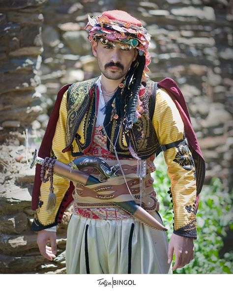 Turkish Costume, Arabian Costume, Turkish Clothing, Southwest Region, Indian Men Fashion, Turkish Culture, Turkish Men, Indian Man, Turkish Art