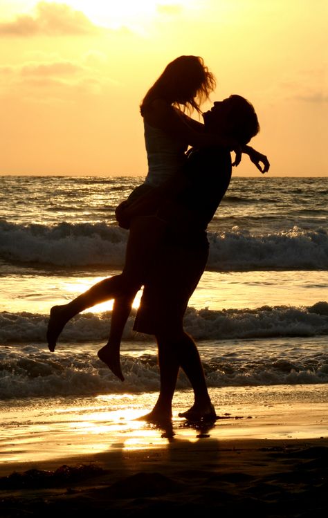 “When something really, really good finds you, welcome it, embrace it.” http://amzn.to/1a3YMoR Romantic Beach Photos, Couples Beach Photography, Billy B, Beach Pink, Couple Photoshoot Poses, Relationship Goals Pictures, Couple Photography Poses, Mellow Yellow, Couple Shoot