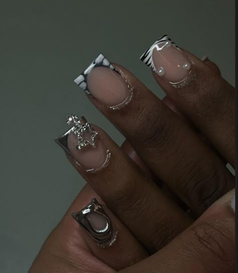 #nails #nailispiration #explore #explorepage #darkskinbaddiesdaily #chromenailart #nailart Cute Nails Design, Mens Nails, Chrome Nails Designs, Spring Acrylic Nails, Acrylic Nail Set, Pink Ombre Nails, Hard Nails, Girly Acrylic, Colored Acrylic Nails