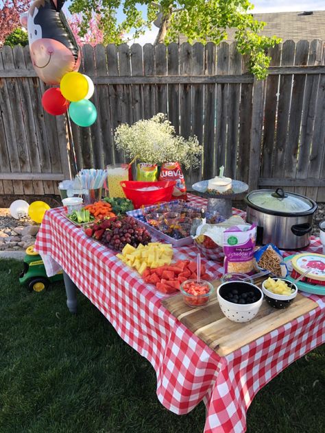 Birthday, first birthday, baby , farm, animal, food, party food Bbq Theme Party, Birthday Dinner Ideas, Birthday Barbecue, Teddy Bear Picnic Birthday Party, Bbq Party Decorations, Bbq Theme, Wedding Buffet Food, Backyard Party Decorations, Backyard Bbq Party