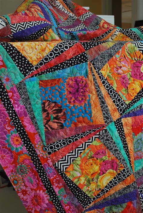 Kaffe Flower Garden | Hexagon quilt, Creeper Minecraft, Colorful Quilt, Kaffe Fassett Quilts, Kaffe Fassett Fabric, Quilt Modernen, String Quilts, Log Cabin Quilts, Modern Quilting, Amy Butler