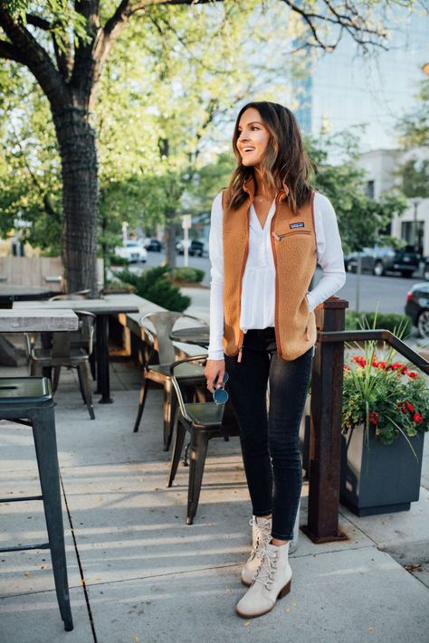 Colorado Outfit Summer, Fall Outdoor Outfits, Outdoorsy Outfit, Colorado Fashion, Lauren Kay Sims, Colorado Style, Outdoorsy Style, Colorado Outfits, Mountain Outfit