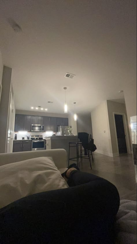 kitchen aesthetic, luxury apartment Condo Picture Prank, Big Room Aesthetic, Apartment Snap, Kitchen Aesthetic Luxury, Apartment With Boyfriend, Mexican Invitations, Moving Apartment, Apartment View, Fake Pics