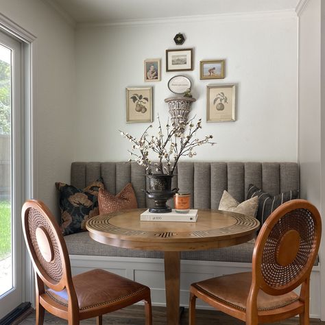 Who doesn't love to cozy up and have coffe in a booth seat? 🤷‍♀️ Cozy Booth Seating, Couch Dining Seating Corner, Coffee Nook Seating, Breakfast Booth Ideas, Cozy Breakfast Nook Small Spaces, Kitchen With Booth Seating, Second Reception Room Ideas, Kitchen Corner Bench Seating Bohemian, Kitchen Booth Seating Breakfast Nooks