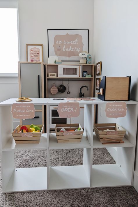 Ikea Play Kitchen Store, Play Kitchen And Market, Play Kitchen Room Ideas, Grocery Play Area, Pretend Play Organization, Play Kitchen Food Organization, Pretend Play Playroom Ideas, Play Kitchen Remodel, Playroom Pretend Play Area