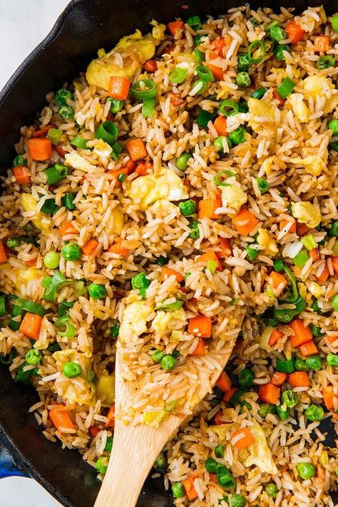 How To Make Fried Rice pin Soup Chicken Pot Pie, Fried Rice Chinese, Frozen Vegetable Recipes, Homemade Fried Rice, Easy Fried Rice, Trisha Yearwood Recipes, Chinese Food Recipes, Food Recipes Healthy, Soup Chicken