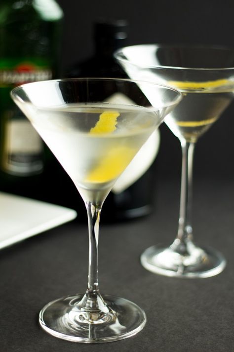 How to make Perfect Martini - Fox and Briar Kfc Mac And Cheese, Pumpkin Applesauce, Best Martini, Best Martini Recipes, Fancy Mac And Cheese, The Perfect Martini, Best Mac N Cheese Recipe, Gin Martini, Cozy Cook