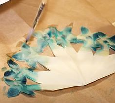 Use food coloring to make easy coffee filter hydrangeas Coffee Filter Hydrangeas Tutorials, Coffee Filter Hydrangeas, Coffee Filter Flowers Diy, Beautiful Paper Flowers, Tissue Paper Flowers Diy, Coffee Filter Crafts, Coffee Filter Flowers, Paper Flower Patterns, Fleurs Diy