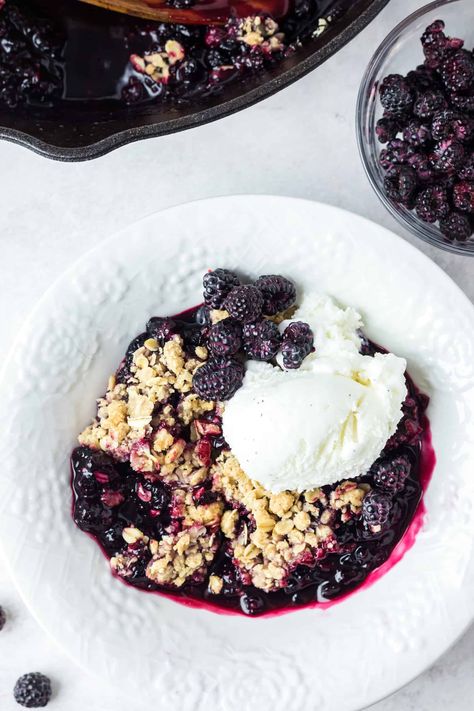 This easy Old Fashioned BLACK RASPBERRY CRISP Recipe is made with fresh berry base topped with an oat crumble. This delicious dessert is a beloved vintage recipe. Gluten Free Blueberry Crisp, Raspberry Crisp, Berry Filling, Paleo Running Momma, Blueberry Crisp, Vanilla Ice Cream Recipe, Fruit Crumble, Running Mom, Oat Crumble