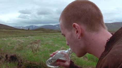 Image about boy in trainspotting by Fê on We Heart It Renton Trainspotting, Septième Art, Movie Shots, Trainspotting, Ewan Mcgregor, Film Stills, Film Movie, Cinematography, Movies Showing