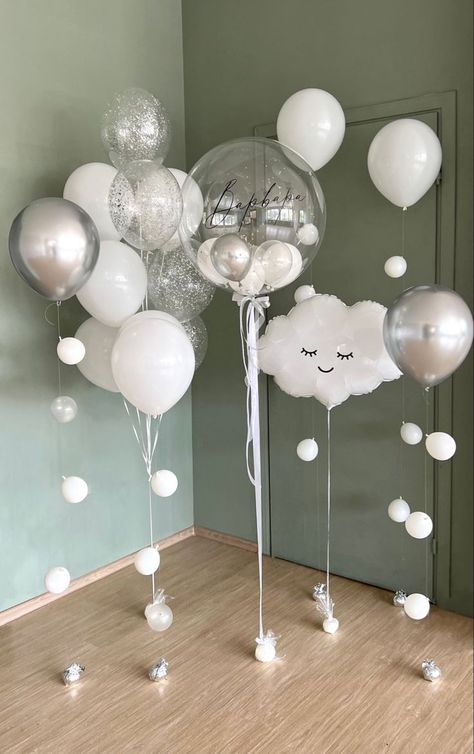 Cloud Nine Decor, Cloud Theme Baby Shower Cake, Clouds Theme Party, Sky Baby Shower Theme, Grey Baby Shower Ideas, Party Balloon Backdrop, Cloud Balloons, Cloud Baby Shower Theme, Baby Balloons