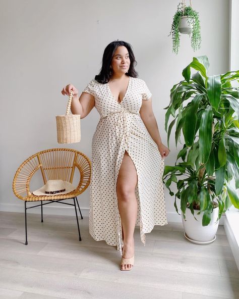 Denise Mercedes 🇩🇴 on Instagram: “Gloomy day but here’s a cute sundress from @boohoo ❤️ use my discount DeniseM #ad” Denise Mercedes, Plus Size Sundress, Sundress Outfit, Cute Sundress, Plus Size Baddie Outfits, Look Plus Size, Spring Fashion Casual, Gloomy Day, Moda Plus