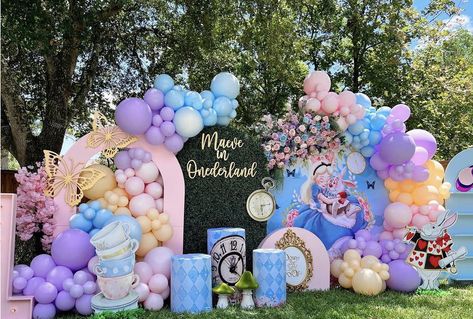 Balloons And Flowers, Wonderland Party Theme, Wonderland Party Decorations, Alice In Wonderland Tea Party Birthday, Onederland Birthday Party, 1st Birthday Party For Girls, Alice In Wonderland Cakes, Alice Tea Party, Alice In Wonderland Birthday