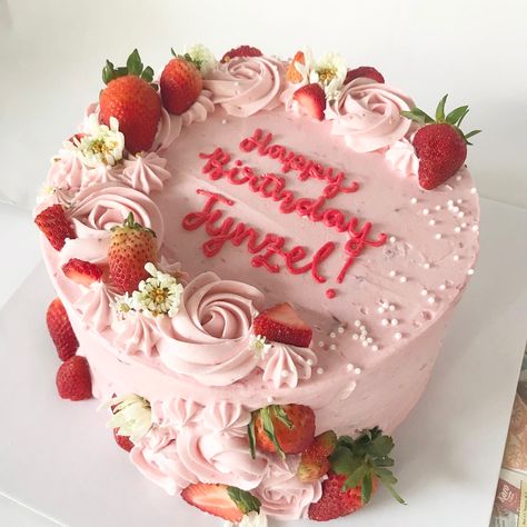 Cake 
Strawberry
Flower
Pink Chocolate Strawberry Cake Designs, Strawberry Shaped Smash Cake, Fair Cake Ideas, Strawberry Birthday Cake For Women, Strawberry Cake Decor, Strawberry Decorated Cake, Birthday Cake With Strawberries, Strawberry Cake Ideas, Strawberry Theme Cake