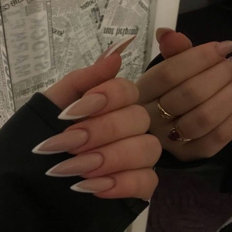 Stiletto White French Tip Nails, White French Tip Nails Stiletto, Long Oval Nails Acrylics, French Nails Stiletto, Stiletto French Tip Nails, French Tip Stiletto Nails, Khloe Kardashian Nails, French Stiletto Nails, Kardashian Nails