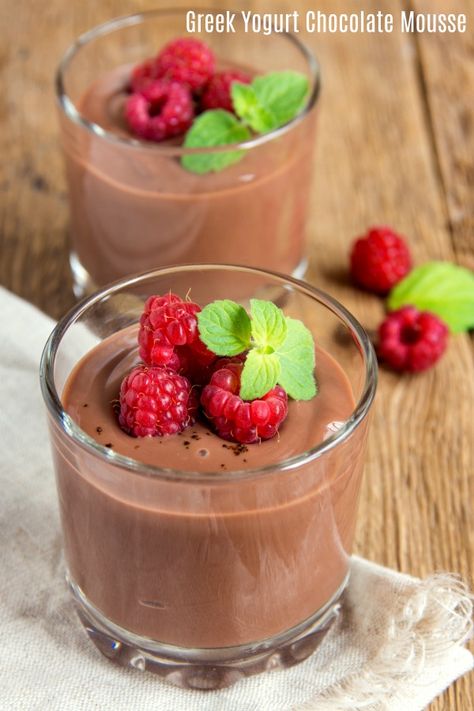 Greek Yogurt Chocolate Mousse - The perfect healthy dessert! Yogurt Mousse, Kids Yogurt, Chocolate Yogurt, Avocado Mousse, Fast Cooking, Avocado Chocolate Mousse, Chocolate Custard, Greek Yogurt Recipes, Black Chocolate