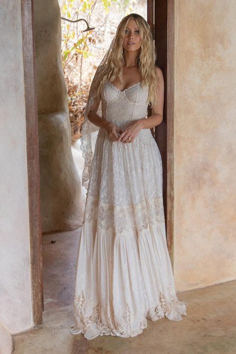 Mamma Mia Wedding Dress, Mamma Mia Wedding, Wedding Dress Mermaid Lace, Boho Princess, Wedding Dresses Hippie, Hippie Wedding, Bohemian Wedding Dresses, Random Anime, Gunne Sax