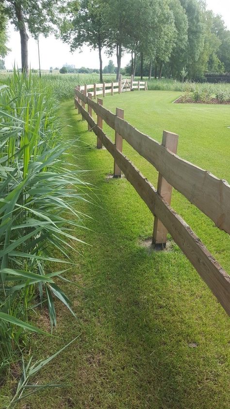 Country Fencing Ideas Ranch, Country Fence Ideas, Farm Fence Ideas, Wood Fence Design, Country Fences, Natural Fence, Farm Fence, Fence Landscaping, Outdoor Decor Backyard