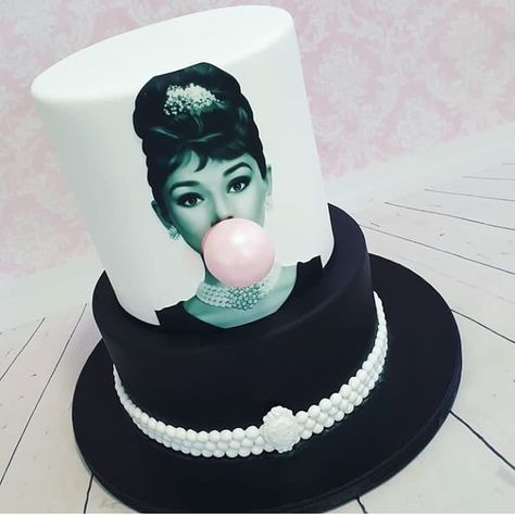 Audrey Hepburn Cake, Audrey Hepburn Birthday, Tiffany Cakes, Tiffany Party, Pink Birthday Cakes, Cake Walk, Bridal Shower Brunch, Birthday Party 21, Elegant Cakes