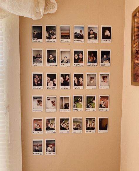 wall of pictures Photo Wall Friends Pictures, Pictures Of Friends On Wall, Friends Picture Wall, Guest Photo Wall, Dorm Wall Inspiration, Washu Dorm, Columbia Dorm, Cute Photo Wall, Dorm Gallery Wall