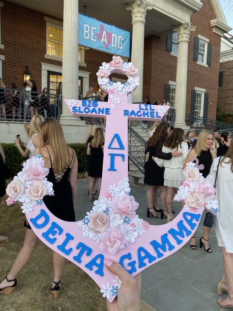 Delta Gamma anchor paddle SMU for big sister little sister Delta Gamma Anchor Big Little, Delta Gamma Canvas, Delta Gamma Letters, Delta Gamma Crafts, Delta Gamma Anchor, Big Little Paddles, Big/little Baskets, Sorority Girls, Big Little Basket