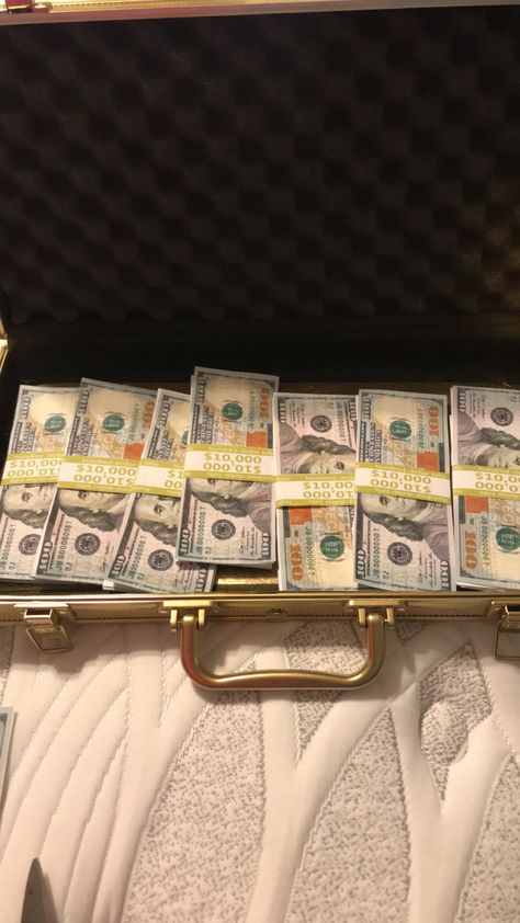 Dollars In Bag, Money In Briefcase, Briefcase Full Of Money, Bag Of Money Aesthetic, Money Snapchat Pictures, Briefcase Aesthetic, Money Briefcase, Box Of Money, Bag Full Of Money