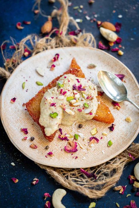 Royal Desserts, Shahi Tukda Recipe, Dry Rose Petals, Thandai Recipes, Shahi Tukda, Holi Recipes, Easy Indian Dessert, Special Dishes, Eid Food