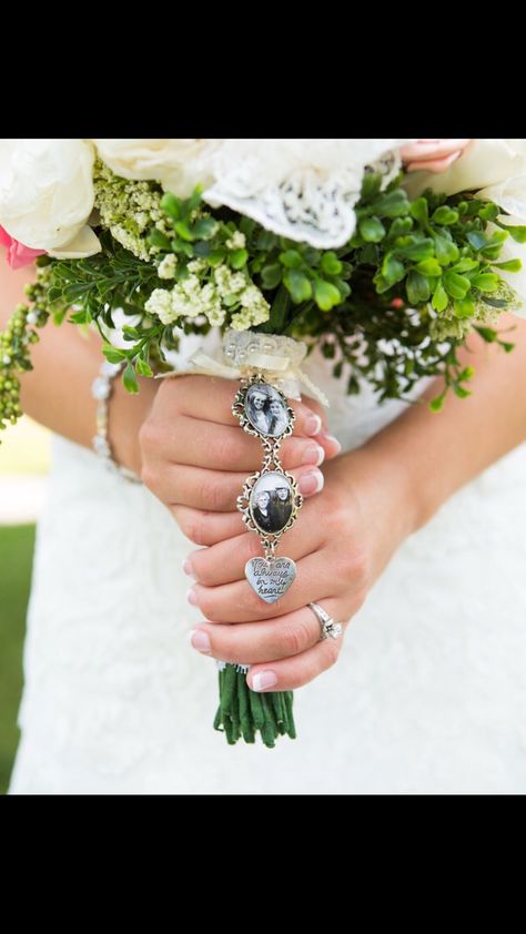 In memory bridal bouquet wedding charms. Displays pictures of loved ones who have passed away. Honoring Loved Ones, Wedding Bouquet Photo Charm, Wedding Remembrance, Bridal Bouquet Charms, Wedding Bouquet Charms, Wedding Bouquets Bride, Wedding Charm, Bouquet Charms, Bride Flowers