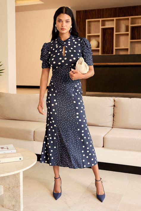 Short Sleeves Designs For Dresses, Dresses For Older Women Over 50 Classy, Dresses For Petite Women, Dot Dress Outfit, Navy Dress Outfits, Navy Blue Midi Dress, Polka Dots Fashion, Petite Dress, Short Puff Sleeve