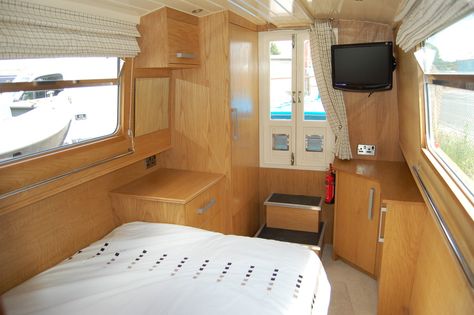 Boat Bedroom, Narrowboat Kitchen, Narrow Boat, Boat Fashion, Boat House, Canal Boat, Beautiful Villages, House Boat, Plan Your Trip