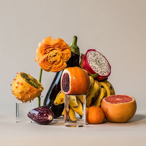 Fruits And Flowers, Food Art Photography, Fragrance Ingredients, Fruit Photography, Fruit Art, Fruit And Veg, Growing Vegetables, Creative Food, Ikebana