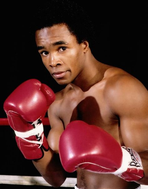 Sugar Ray Leonard Sugar Ray Leonard, Boxing Photos, Ray Leonard, Sport And Health, Boxing Legends, Sporting Legends, Boxing Images, Boxing History, Boxing Club