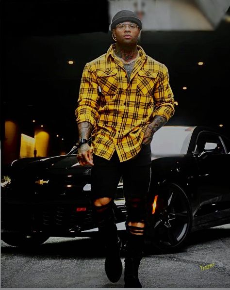 Yellow Button Up Shirt Outfit Men, Yellow Flannel Outfit Men, Men Flannel Outfits Street Styles, Black Men Clothing Styles, Fall Outfits For Men Casual, Black Mens Fashion Casual, Black Men Fashion Casual Street Style, Mens Flannel Shirt Outfit, Black Men Fall Outfits