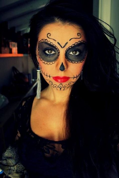 mexican-sugar-skull-makeup-for-girls-on-halloween Sugar Skull Makeup Tutorial, Halloween Makeup Sugar Skull, Dead Makeup, Creepy Halloween Makeup, Cute Halloween Makeup, Halloween Makeup Pretty, Cool Halloween Makeup, Halloween Eye Makeup, Sugar Skull Makeup