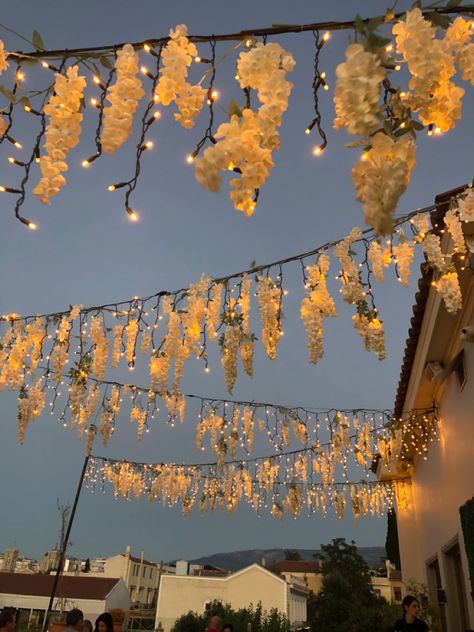 Rooftop Party Decor, Rooftop Party Aesthetic, Rooftop Bar Aesthetic, Night Terrace, Roof Top Cafe, Terrace Lighting, Buffet Setup, Cute Lights, Musical Night