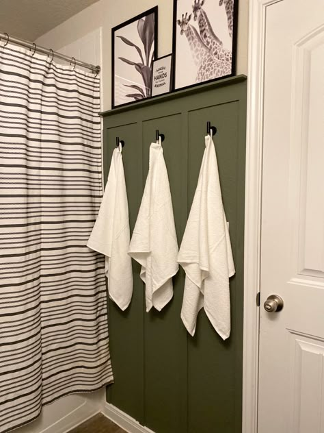 Spare Bathroom Ideas, Pool House Bathroom Ideas, Bathroom Closet Organization Ideas, Bathroom Sink Organization, Sink Organization, Bathroom Closet Organization, Closet Organization Ideas, House Organisation, Linen Closet Organization